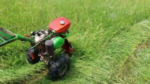 Košenje trave sa IMT motokultivatorom uz kvalitetne rezervne delove i pravilno održavanje.